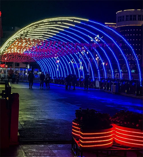 吉林：临江市江心岛陈云公园夜晚十分美丽
