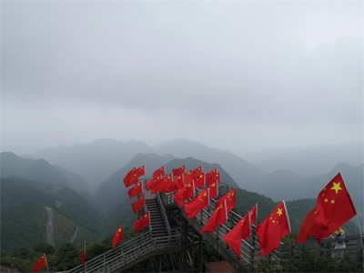 ​游览娄山关