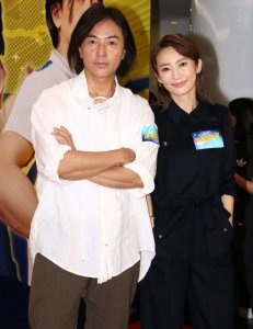 ​郑伊健现身电影首映礼 称将赴日与妻子蒙嘉慧团聚