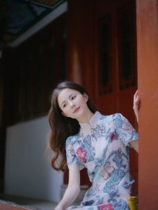 ​7个经典的拍照姿势，照着这些动作摆拍，气质漂亮，自然大方