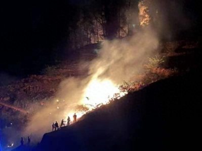 ​直击四川凉山森林火灾：400多人参与救援，已转移351名受威胁群众