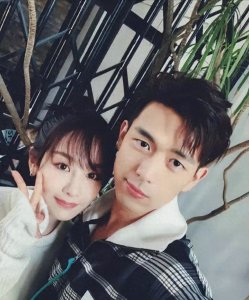 ​＂李现与神秘网红女友现身剧组？后援会紧急辟谣！＂