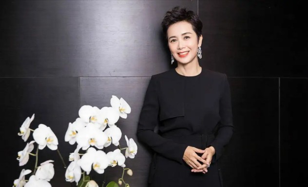 蒋雯丽屡遭丈夫顾长卫背叛（不离婚才是对他最大的报复）