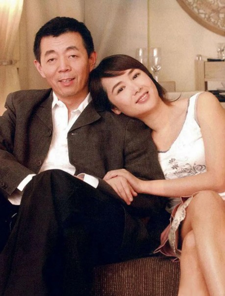 蒋雯丽屡遭丈夫顾长卫背叛（不离婚才是对他最大的报复）