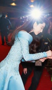 ​为什么明星真人比电视上好看(明星真人好看吗)