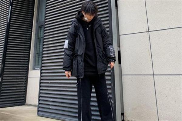 港风羽绒服什么颜色好看 港风羽绒服流行什么颜色