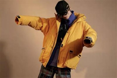 ​港风羽绒服什么颜色好看 港风羽绒服流行什么颜色
