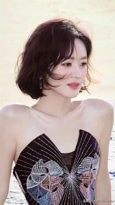 ​赵丽颖绝美16张高清图，美丽动人心弦漂亮迷人可爱的人！