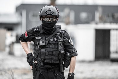 ​公务员特警招聘，户籍不限，大专可报，有退役军人定向招录