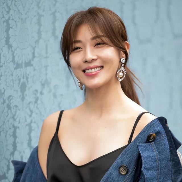 裴斗娜王珞丹太美了（70后韩大妈真是嫩出水）