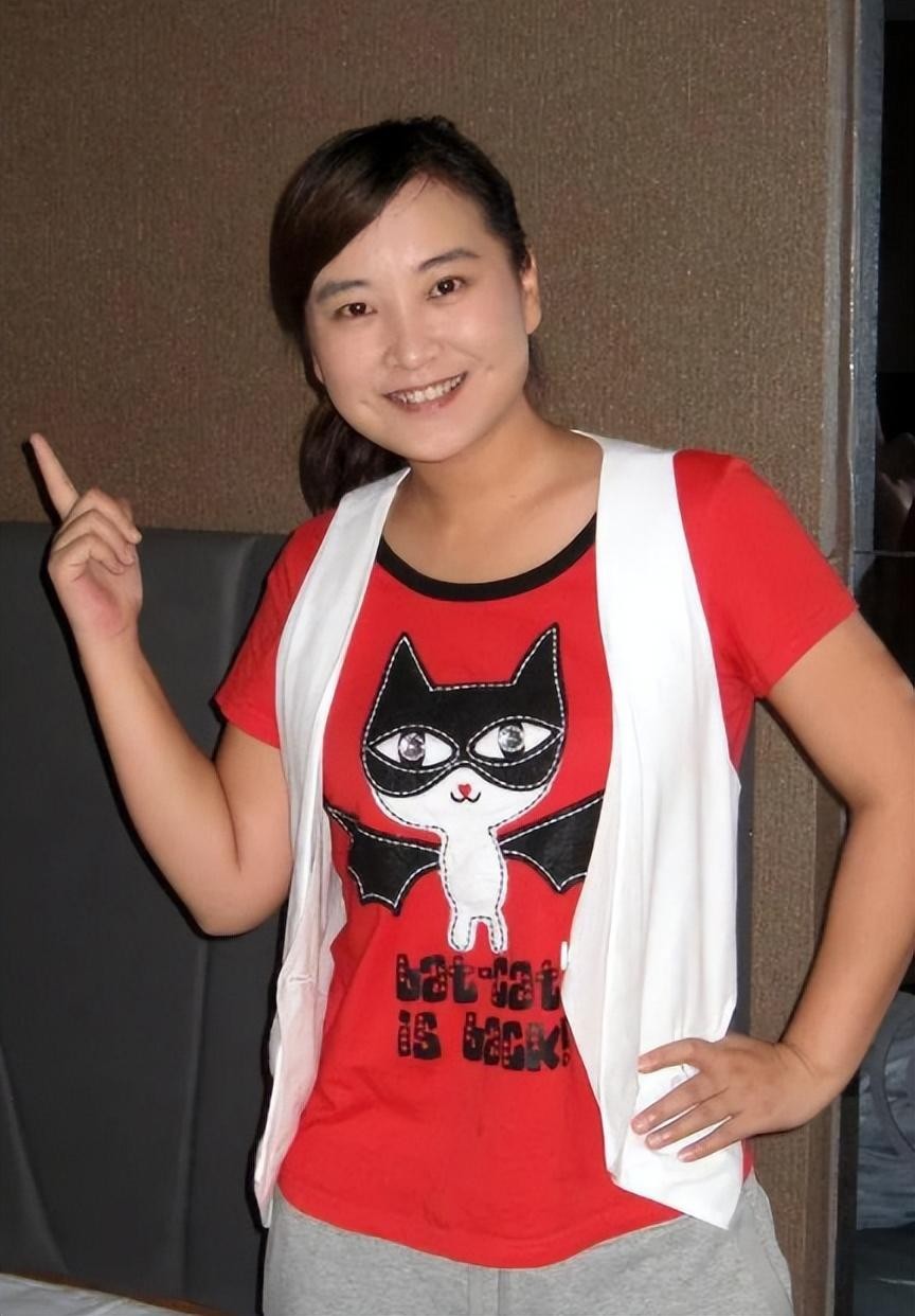 贾玲个人资料简介及 事实证明，41岁的她，早已走向另一条路
