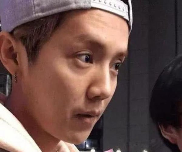 蔡徐坤素颜照 有网友恶搞他的丑图