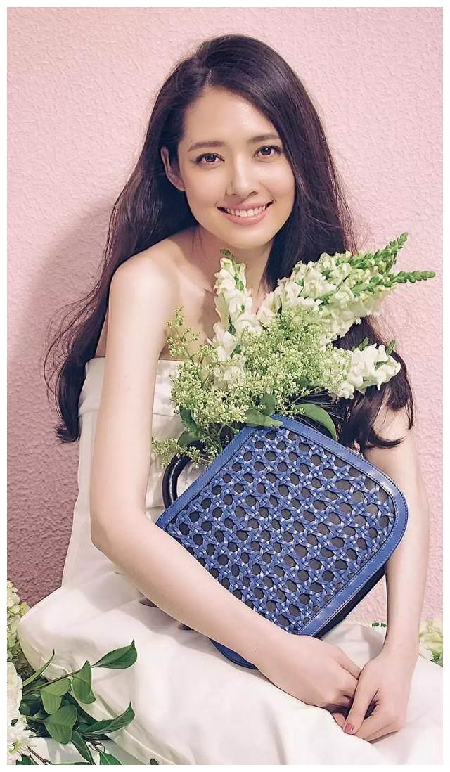 郭碧婷整容失败照流出？猪鼻子香肠嘴略吓人