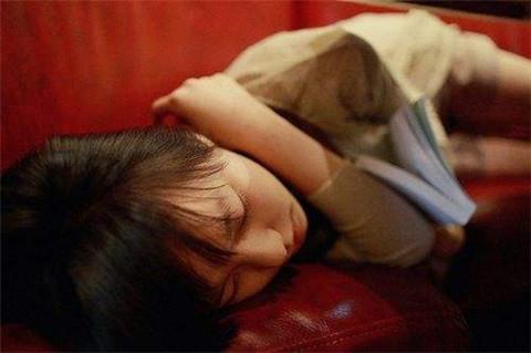 和女生看电影怎么牵手 和女生看电影要注意什么