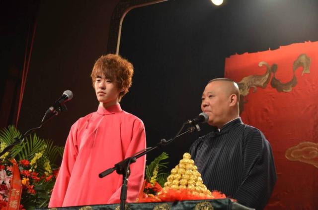 张云雷事件坠楼后首次上台（张云雷坠楼是自杀）(4)