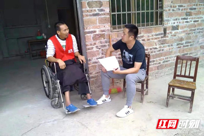 岳彬：大爱无声暖山村