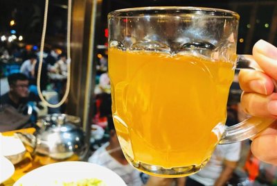 ​白啤酒黄啤酒黑啤酒哪个好喝口感好对身体好
