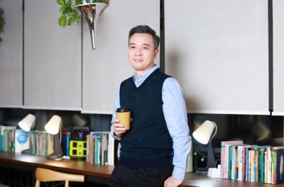 ​北师大教授康震：解读古诗词、现场写诗频翻车，真的是沽名钓誉？