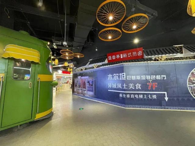 武汉华中第一高楼（华中第一高楼下的商业人气惨淡）(7)