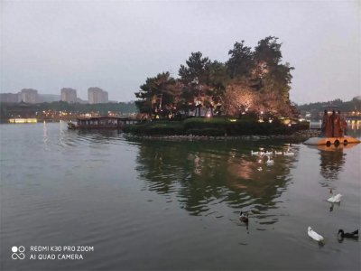 ​西安昆明池浩瀚如海，终超越曲江池，也赛过西湖