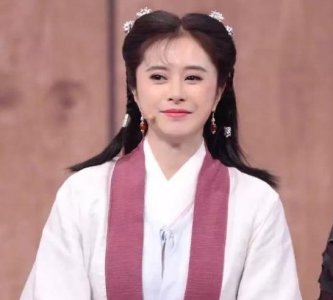 ​还记得《天龙八部》钟灵吗？拍激情戏让吴彦祖失控，今45岁仍未嫁