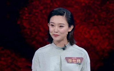 ​李七月央视之路：从璀璨新星到低调转型，揭秘背后的选择与成长！