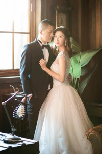 ​41岁李彩桦滑雪出意外！惊险跌进2米多深雪洞，获几名外国人搭救