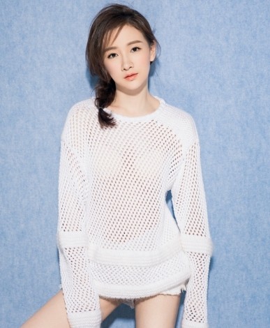 潘禹彤温婉可爱的外表，恬淡透深邃气息，科班出身拥有娴熟演技