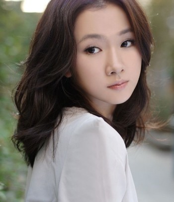 潘禹彤温婉可爱的外表，恬淡透深邃气息，科班出身拥有娴熟演技