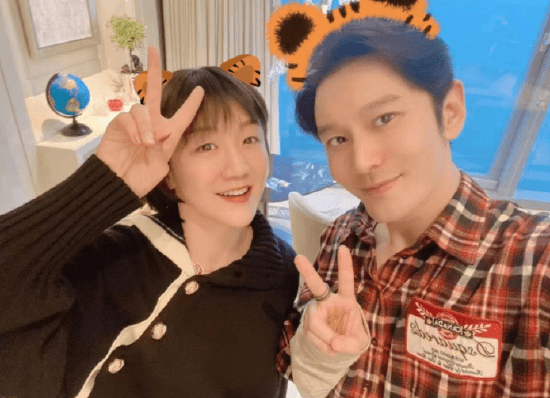 黄晓明发文为表妹陈梦庆生 约定春节回家当面聊(图1)