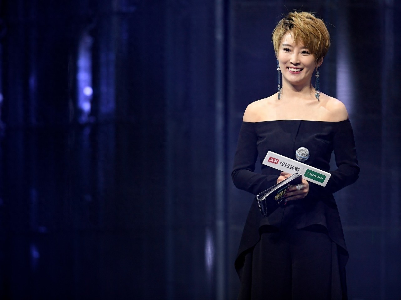 谢楠除了是吴京的妻子，还有一个身份是主持人