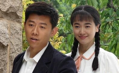 40岁左小青富商老公全家照曝光，揭秘四段情史