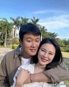 ​46岁的佟大为老婆关悦结婚16年却被骂整容，大女儿神似王祖贤！