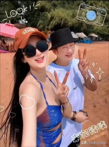 ​陈浩民老婆蒋丽莎晒泳衣照，五年连生4娃，身材依旧性感火辣！