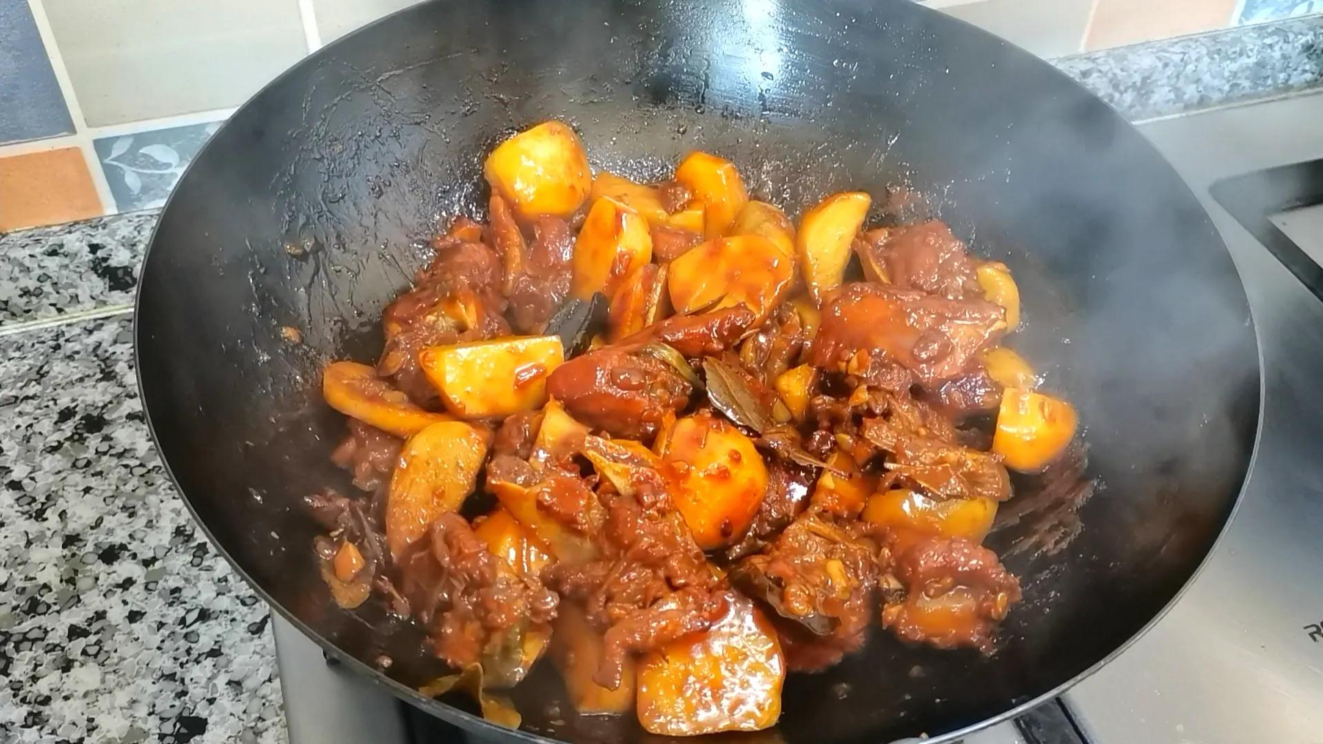 红烧芋头怎么做（好吃到流口水的红烧芋头烹饪教程）