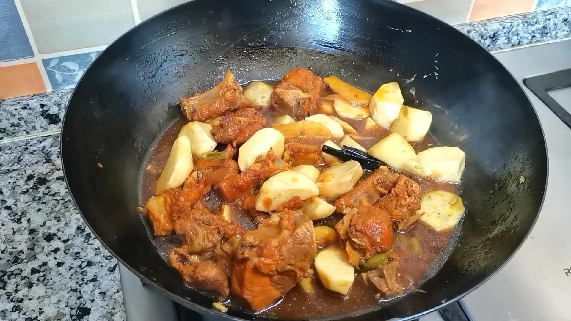 红烧芋头怎么做（好吃到流口水的红烧芋头烹饪教程）