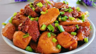​红烧芋头怎么做（好吃到流口水的红烧芋头烹饪教程）
