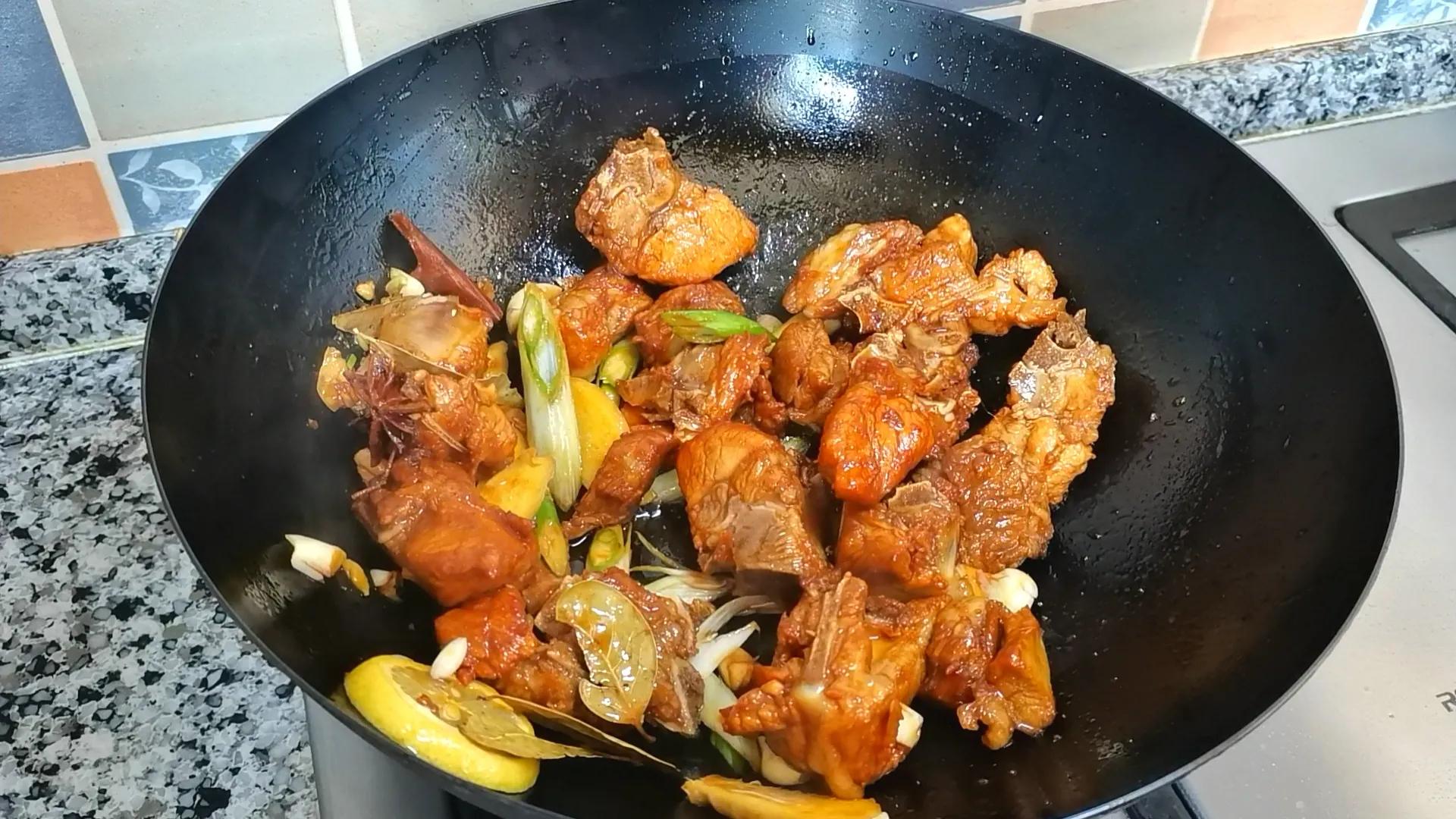 红烧芋头怎么做（好吃到流口水的红烧芋头烹饪教程）