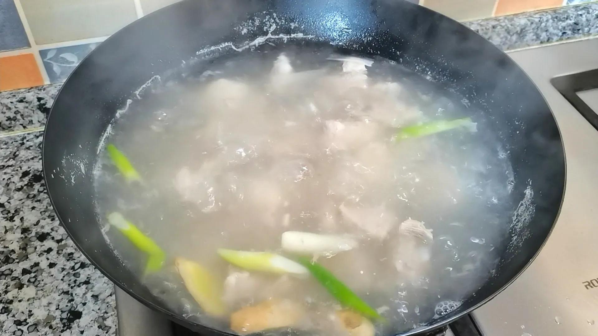 红烧芋头怎么做（好吃到流口水的红烧芋头烹饪教程）