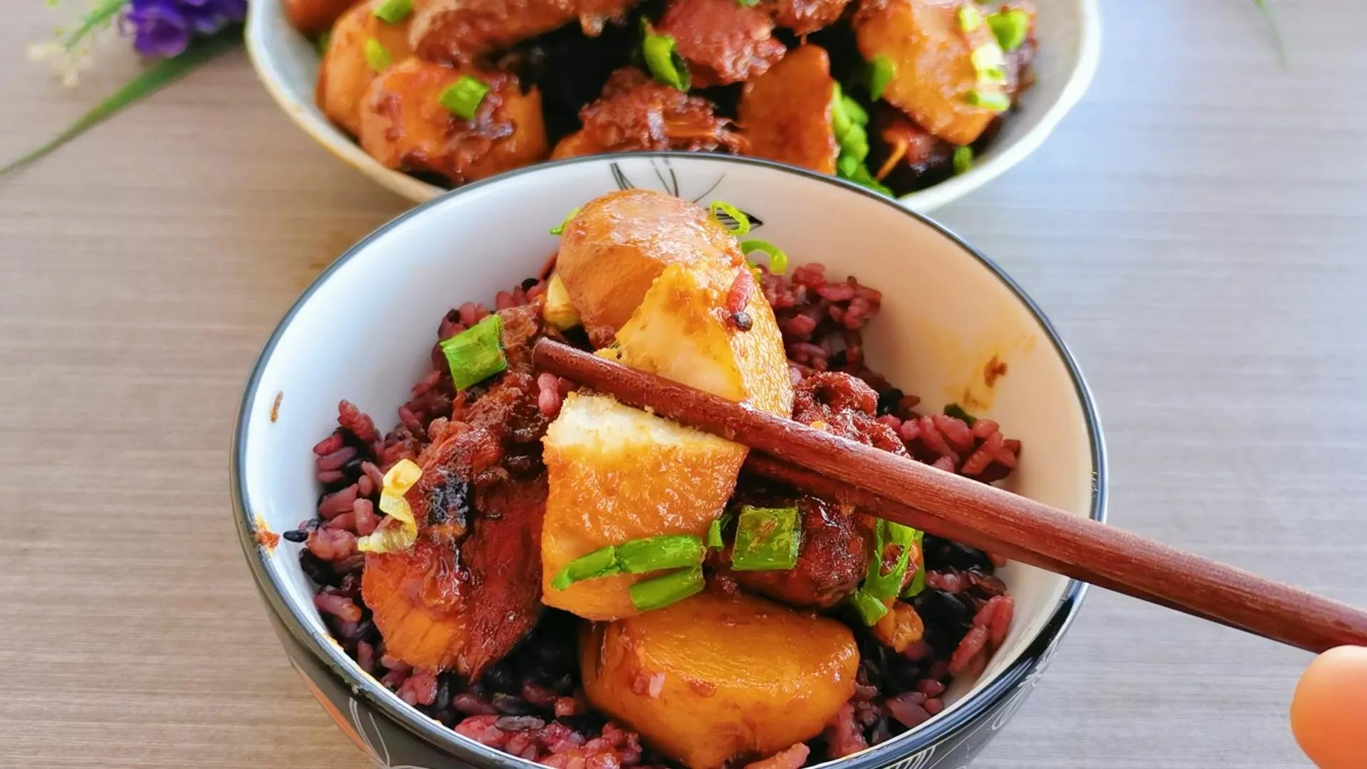 红烧芋头怎么做（好吃到流口水的红烧芋头烹饪教程）