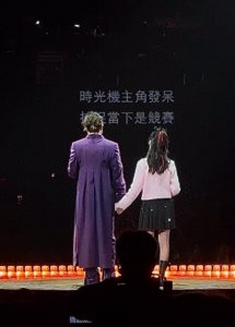 ​郑中基演唱会与13岁女儿合唱，网友辣评：与阿sa刚离婚就有孩子了