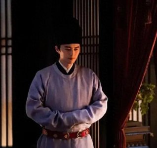 ​他不单是蒋欣前男友=张佳宁前男友，长得帅演技好，却戏红人不红