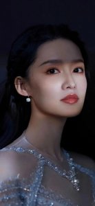 ​李沁：从温婉佳人到性感尤物的惊艳蜕变，写真大片背后故事全揭秘