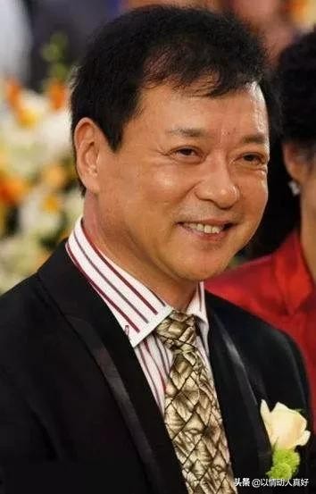 迟志强曾帮了刘晓庆大忙，为何会犯流氓罪？唱的《钞票》意义重大