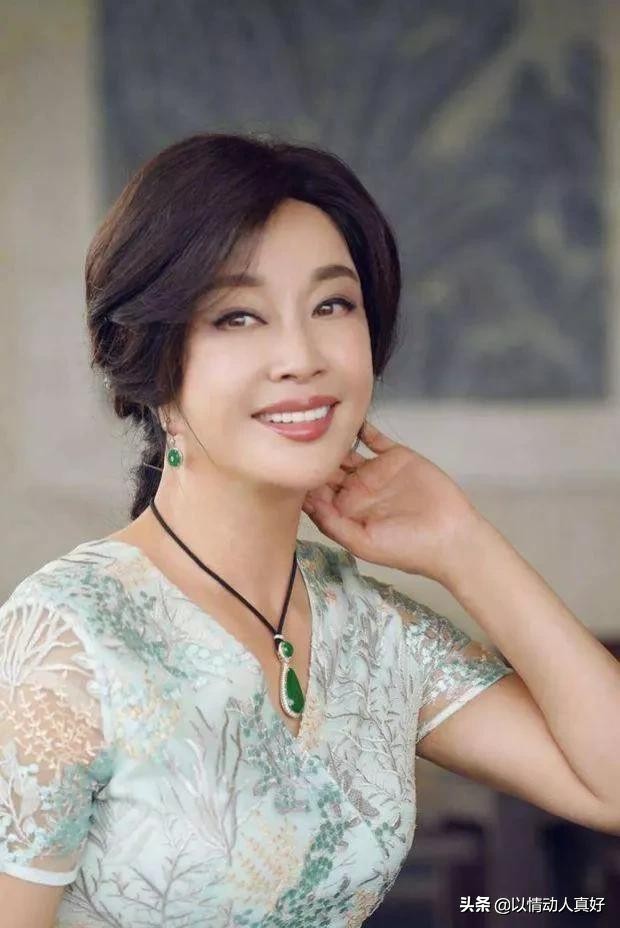 迟志强曾帮了刘晓庆大忙，为何会犯流氓罪？唱的《钞票》意义重大