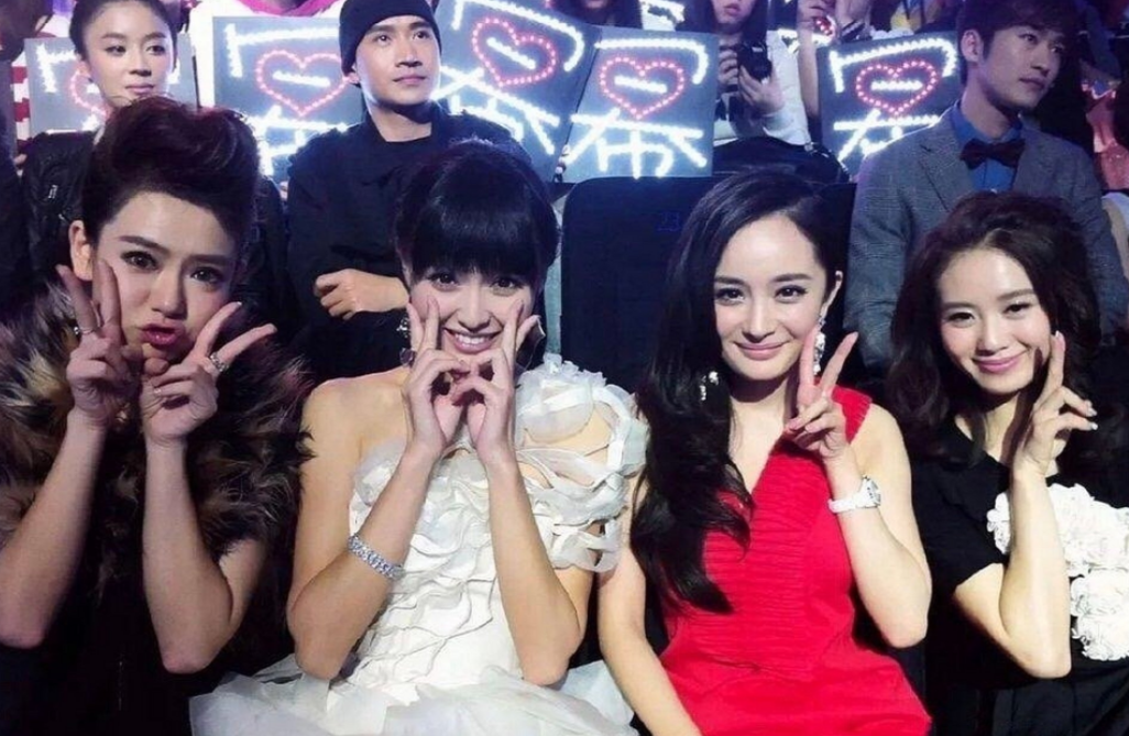 唐嫣产后复出身材纤细，正面否认切胃瘦身传闻，自认很无奈