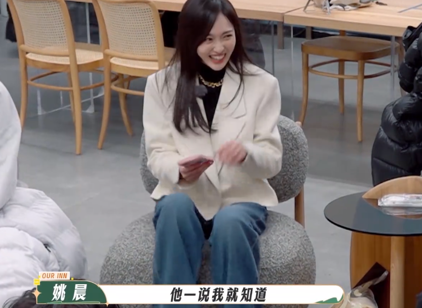 唐嫣产后复出身材纤细，正面否认切胃瘦身传闻，自认很无奈