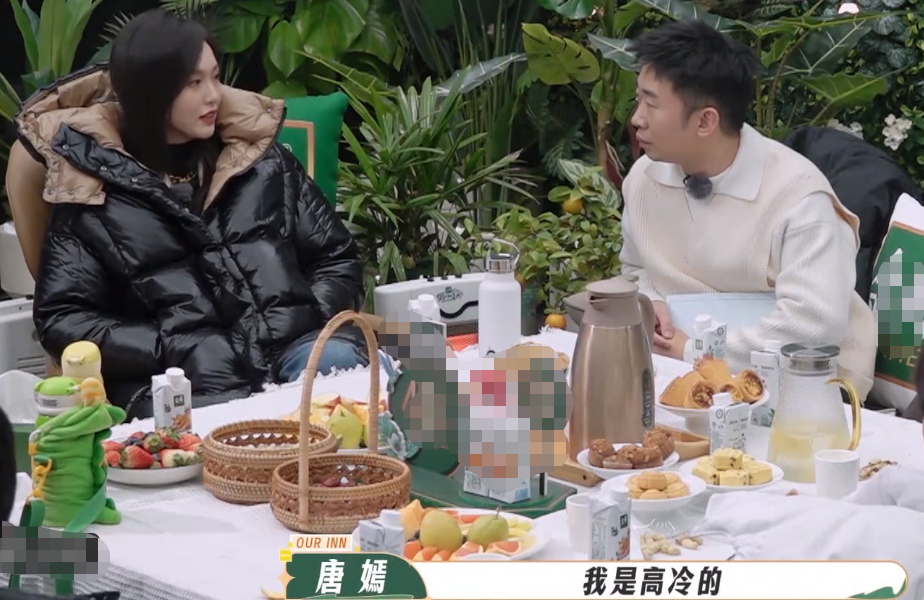 唐嫣产后复出身材纤细，正面否认切胃瘦身传闻，自认很无奈