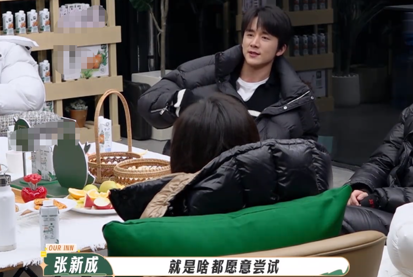 唐嫣产后复出身材纤细，正面否认切胃瘦身传闻，自认很无奈