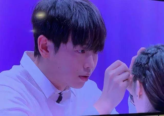 看上去有点“傻”的彭昱畅，为什么会成为综艺宠儿？